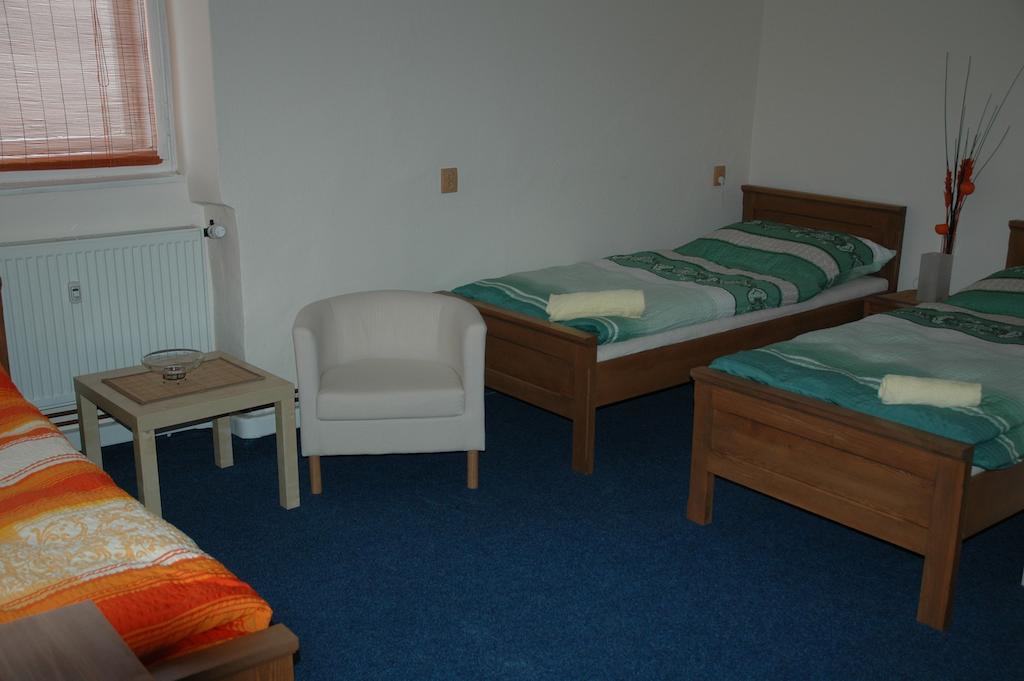 Hotel Mrazek Pardubice Cameră foto